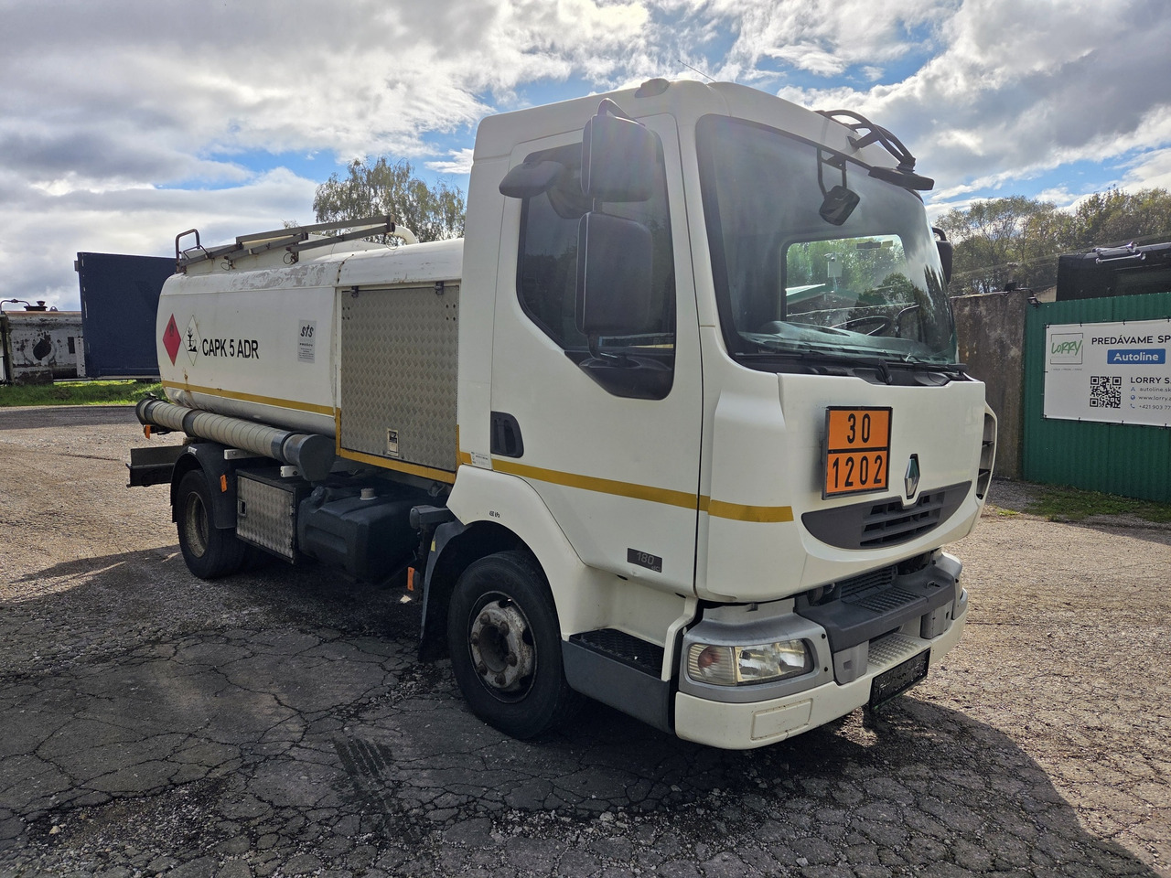 RENAULT MIDLUM 180.10 diesel tanker + dispensing + print - Tankwagen: das Bild 3 RENAULT MIDLUM 180.10 diesel tanker + dispensing + print - Tankwagen: das Bild 3