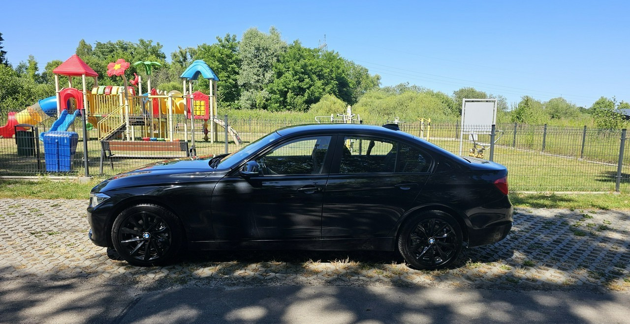 BMW SERIA 3 V (F30/F31/F34) BMW SERIA 3 BMW 330D xDrive ładny stan 4x4 sedan - Limousine: das Bild 3 BMW SERIA 3 V (F30/F31/F34) BMW SERIA 3 BMW 330D xDrive ładny stan 4x4 sedan - Limousine: das Bild 3
