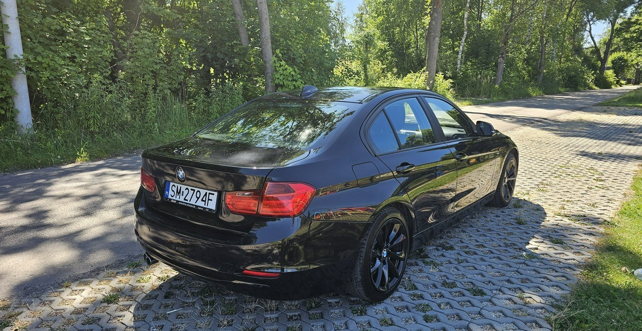BMW SERIA 3 V (F30/F31/F34) BMW SERIA 3 BMW 330D xDrive ładny stan 4x4 sedan - Limousine: das Bild 4 BMW SERIA 3 V (F30/F31/F34) BMW SERIA 3 BMW 330D xDrive ładny stan 4x4 sedan - Limousine: das Bild 4
