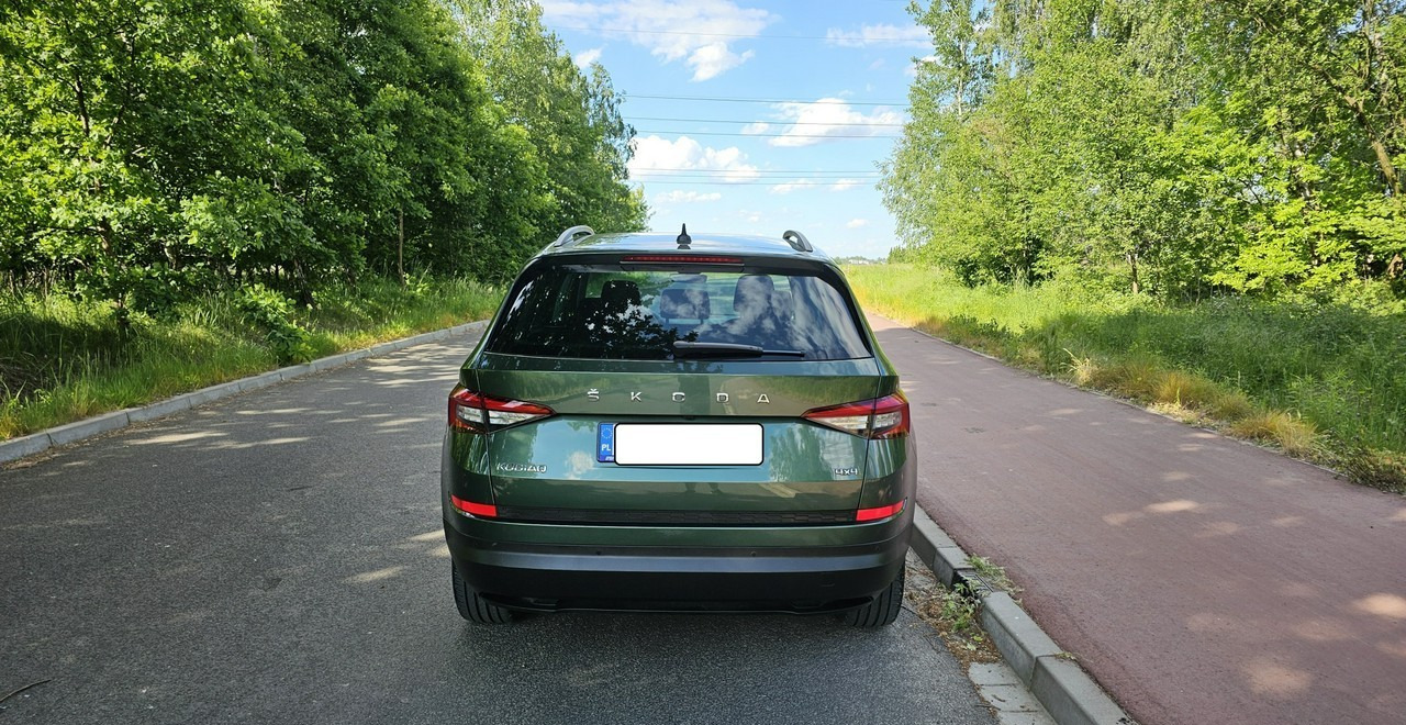 Skoda Kodiaq Skoda Kodiaq Skoda Kodiaq 2.0 tsi 4x4 Wersja Drive na 125 lecie - SUV/ Geländewagen: das Bild 5 Skoda Kodiaq Skoda Kodiaq Skoda Kodiaq 2.0 tsi 4x4 Wersja Drive na 125 lecie - SUV/ Geländewagen: das Bild 5