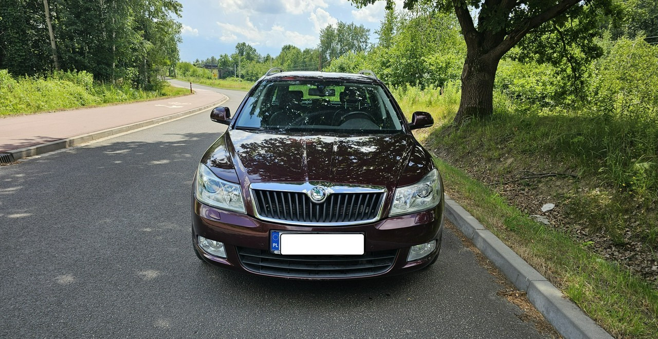 Skoda Octavia II bogate wyposażenie *niski przebieg*FV vat 23%* - Kombi: das Bild 2 Skoda Octavia II bogate wyposażenie *niski przebieg*FV vat 23%* - Kombi: das Bild 2