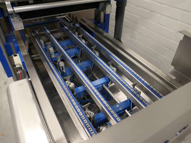 Verpackungsmaschine Sealpac traysealer A10: das Bild 7