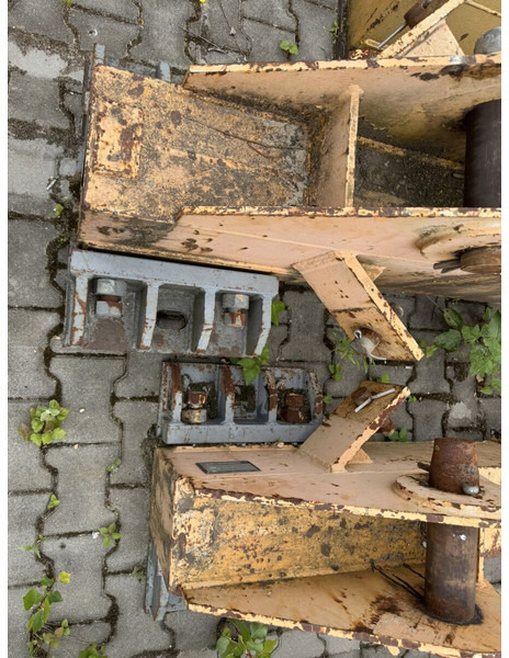 Liebherr 185/200HC Undercarriage 6x6 + 2x A block - Turmkran: das Bild 2 Liebherr 185/200HC Undercarriage 6x6 + 2x A block - Turmkran: das Bild 2