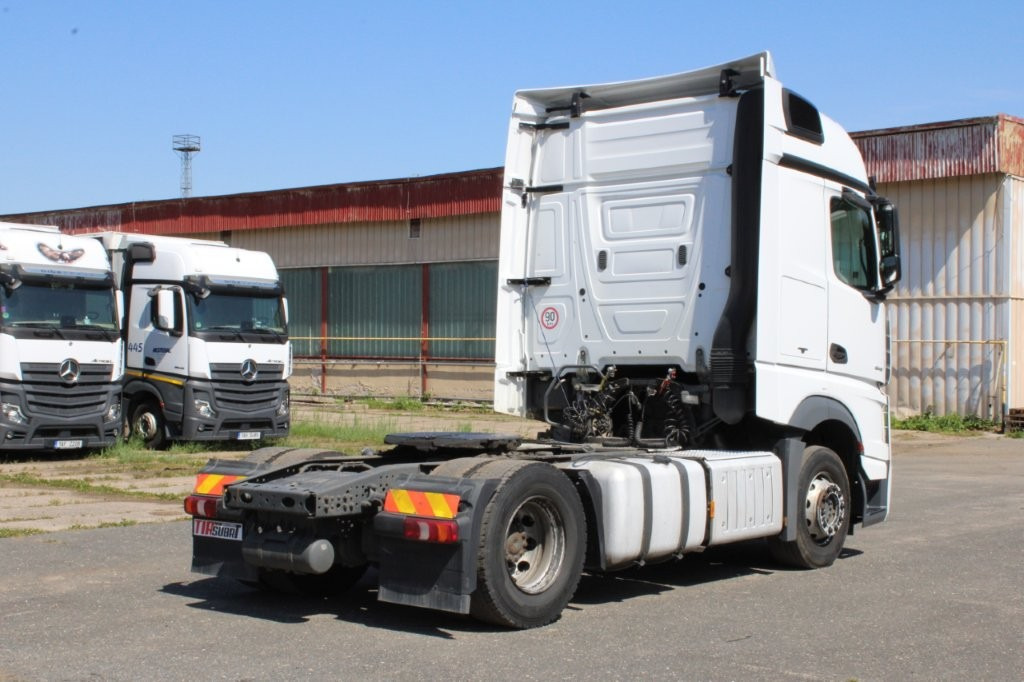 Mercedes-Benz ACTROS 1845 - Sattelzugmaschine: das Bild 3 Mercedes-Benz ACTROS 1845 - Sattelzugmaschine: das Bild 3