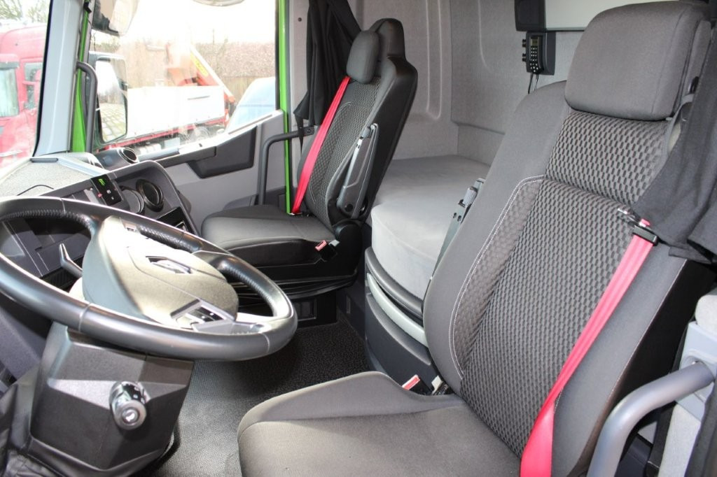 RENAULT T 440, NEZÁVISLÁ KLIMATIZACE - Sattelzugmaschine: das Bild 5 RENAULT T 440, NEZÁVISLÁ KLIMATIZACE - Sattelzugmaschine: das Bild 5