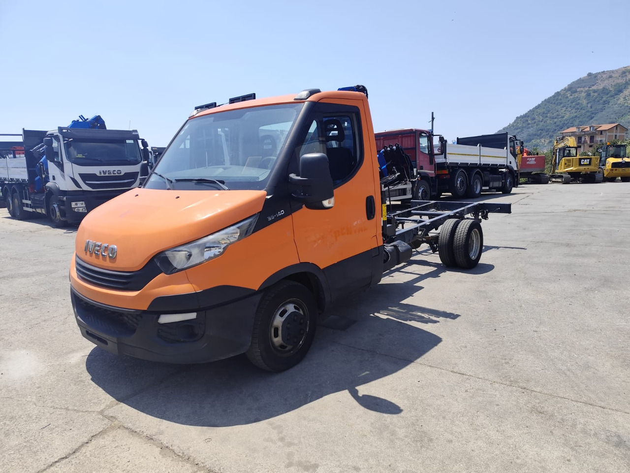 IVECO DAILY 35-140 - Autokran: das Bild 1 IVECO DAILY 35-140 - Autokran: das Bild 1