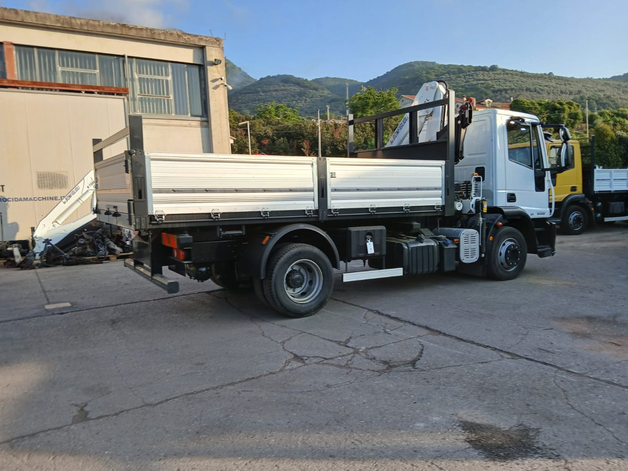 IVECO EUROCARGO 120E28P - Autokran: das Bild 4 IVECO EUROCARGO 120E28P - Autokran: das Bild 4