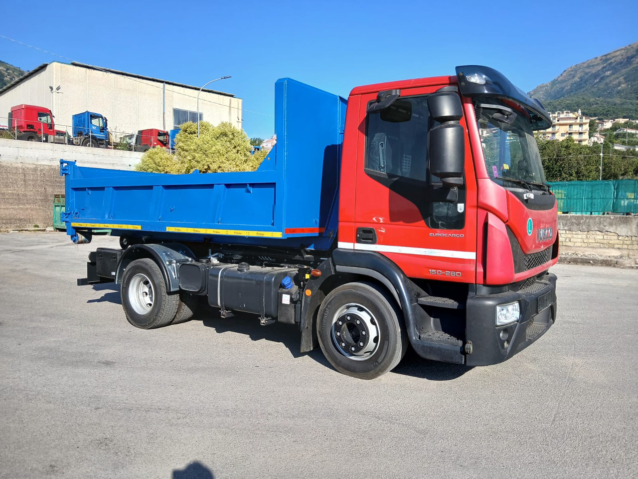 IVECO EUROCARGO 150-280 - Abrollkipper: das Bild 5 IVECO EUROCARGO 150-280 - Abrollkipper: das Bild 5