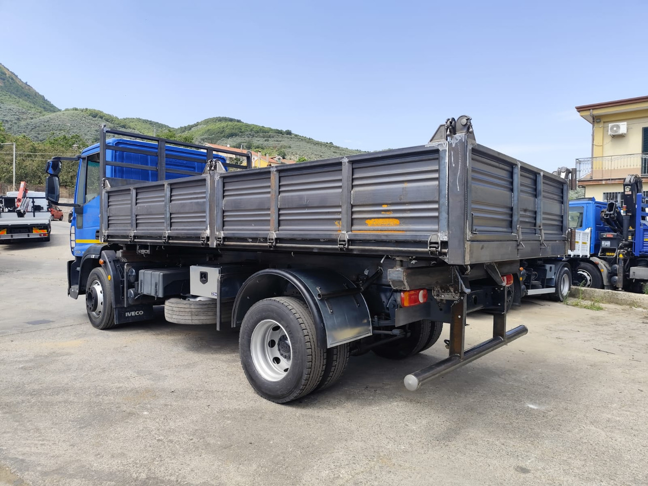 IVECO EUROCARGO 150E25 - Kipper: das Bild 4 IVECO EUROCARGO 150E25 - Kipper: das Bild 4