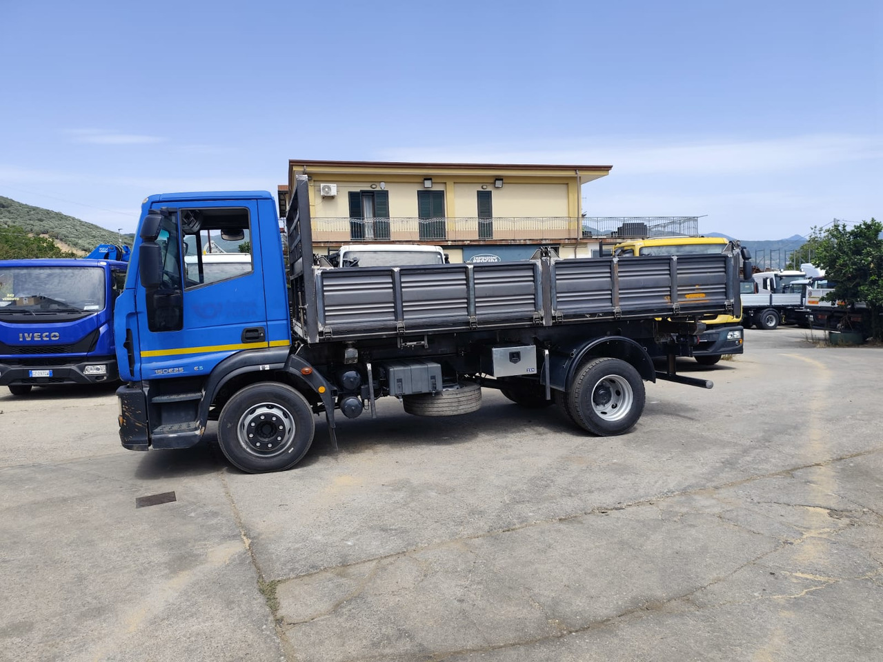 IVECO EUROCARGO 150E25 - Kipper: das Bild 2 IVECO EUROCARGO 150E25 - Kipper: das Bild 2
