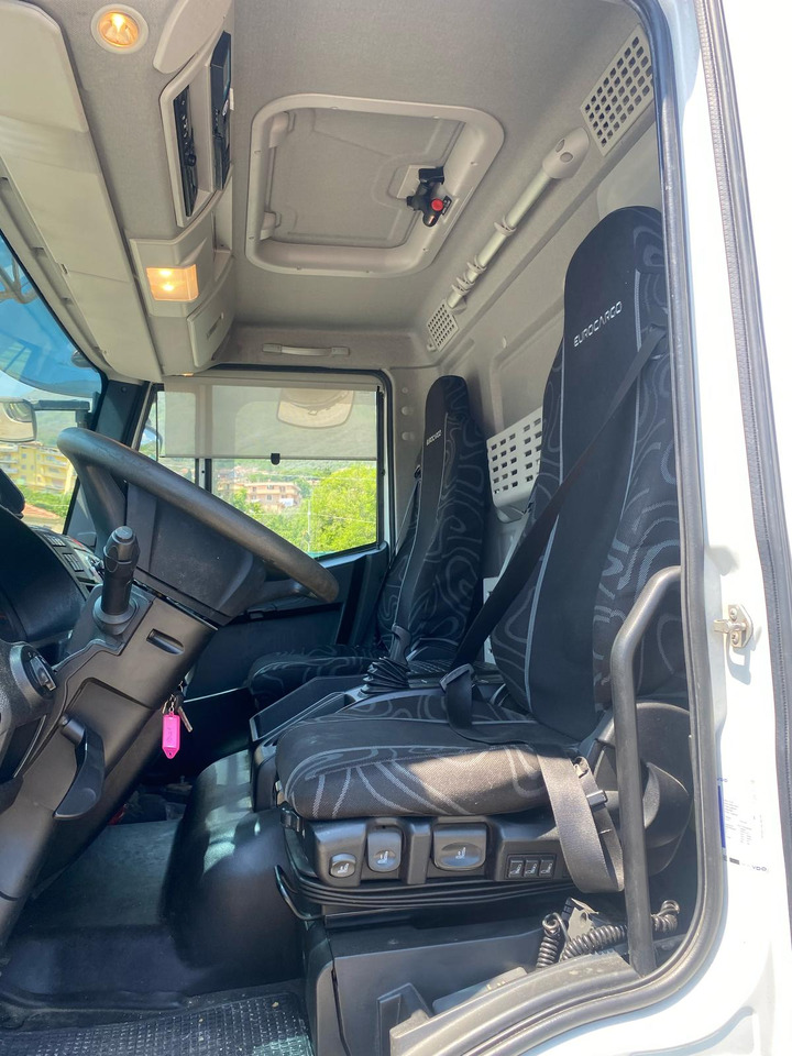 Fahrgestell LKW IVECO EUROCARGO 180-320: das Bild 24