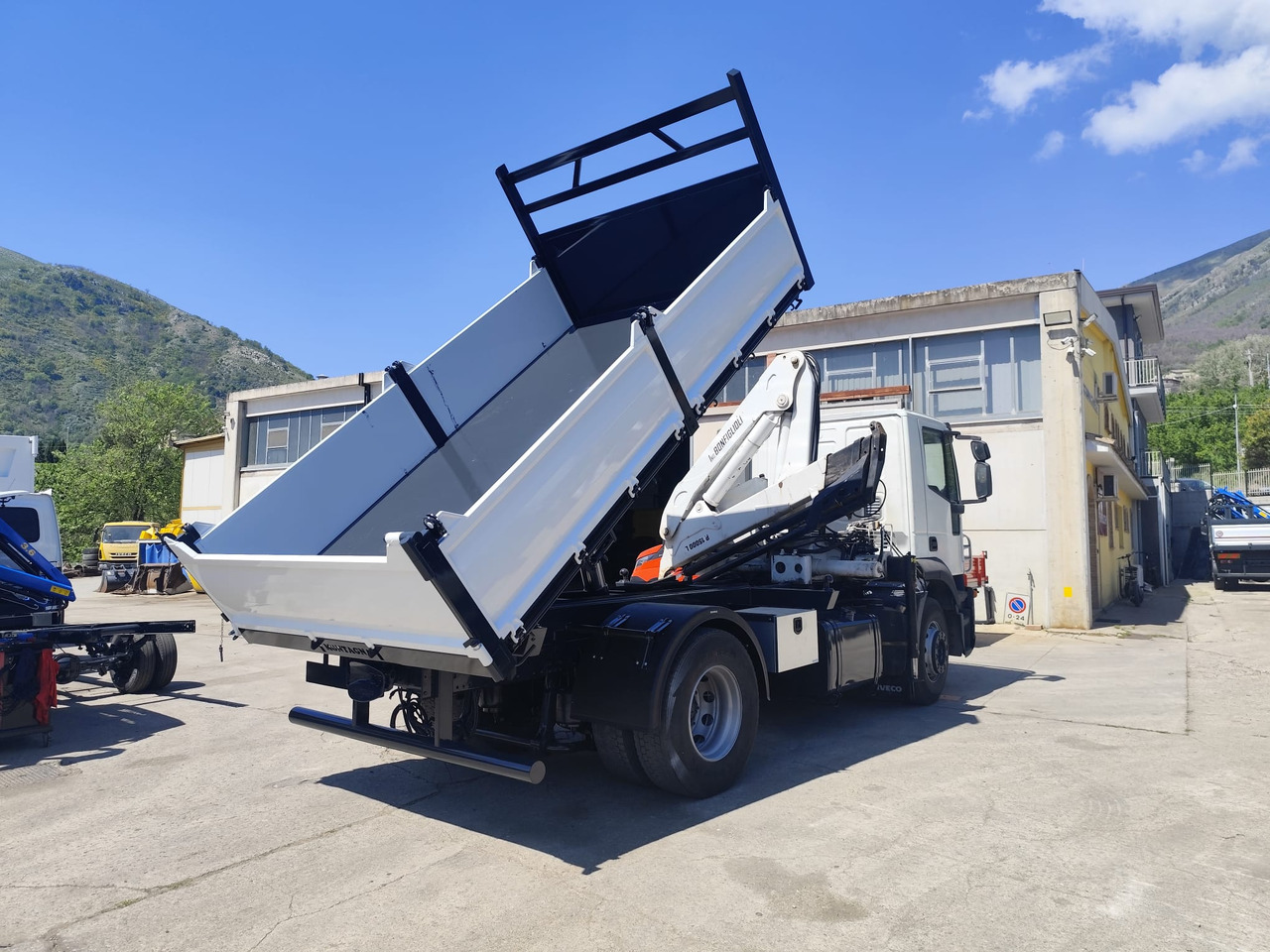 Autokran, Kipper IVECO STRALIS CUBE 190S33: das Bild 11