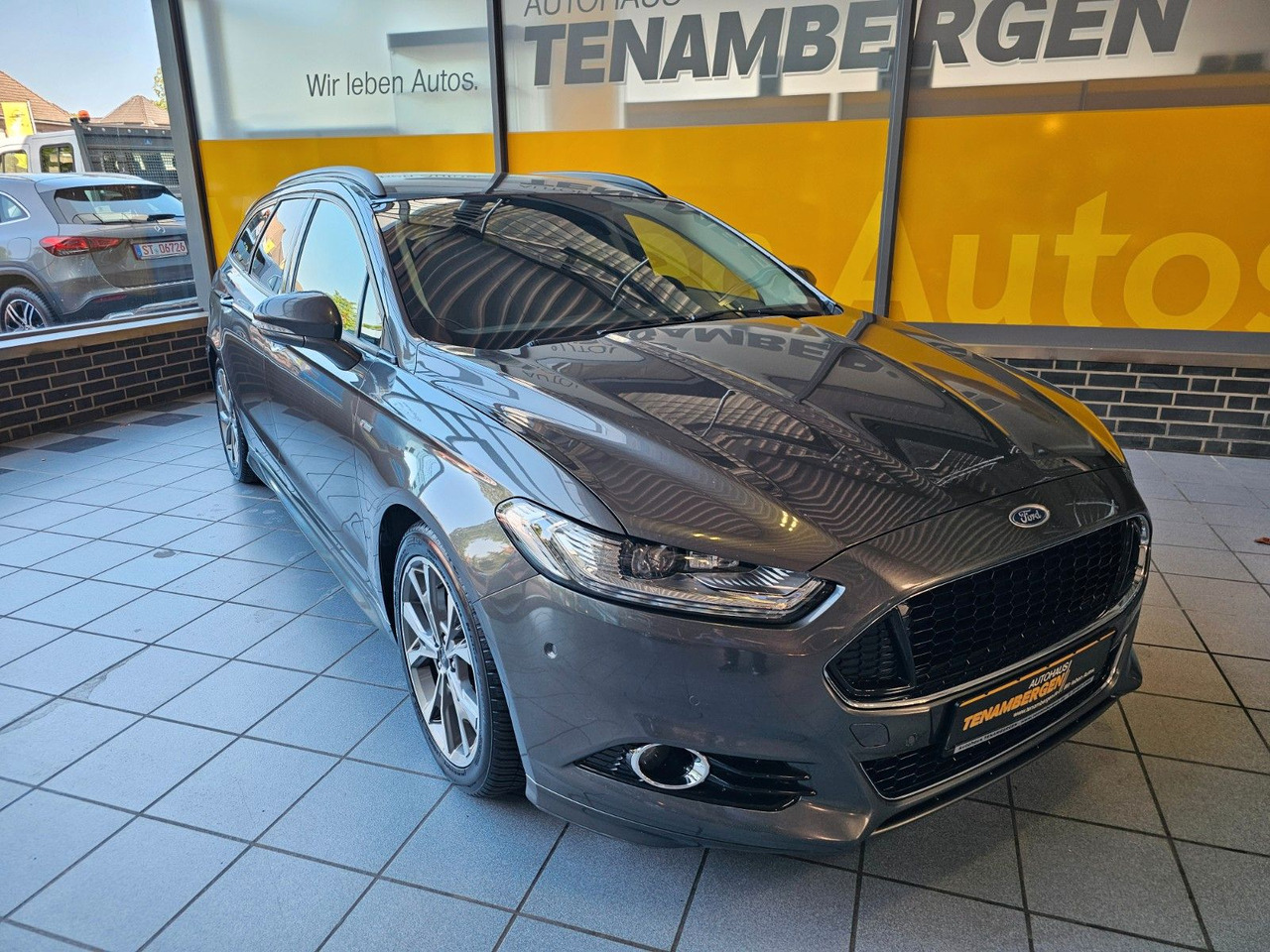 Ford Mondeo Turnier ST-Line LED Scheinwerfer - Kombi: das Bild 2 Ford Mondeo Turnier ST-Line LED Scheinwerfer - Kombi: das Bild 2