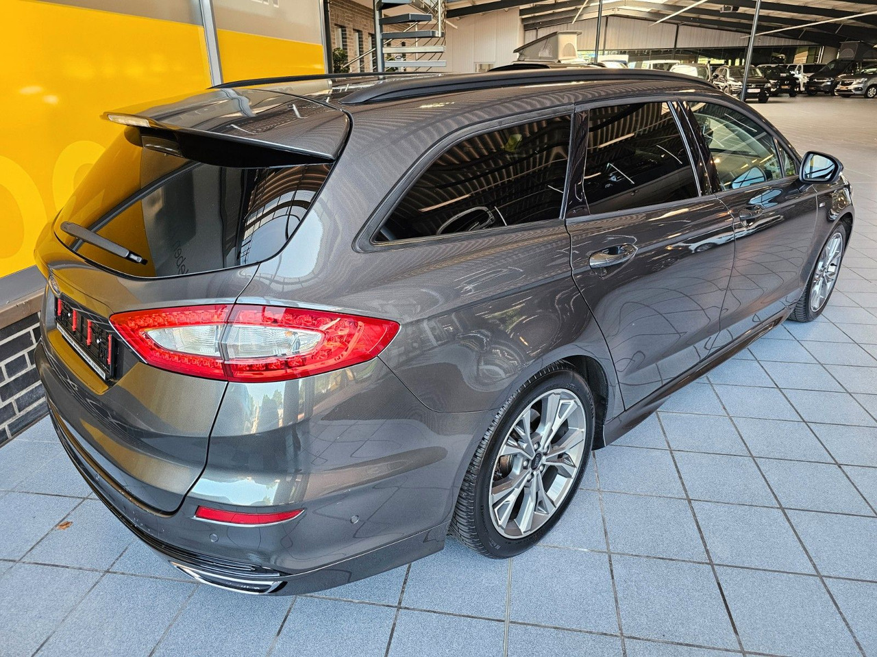 Ford Mondeo Turnier ST-Line LED Scheinwerfer - Kombi: das Bild 5 Ford Mondeo Turnier ST-Line LED Scheinwerfer - Kombi: das Bild 5