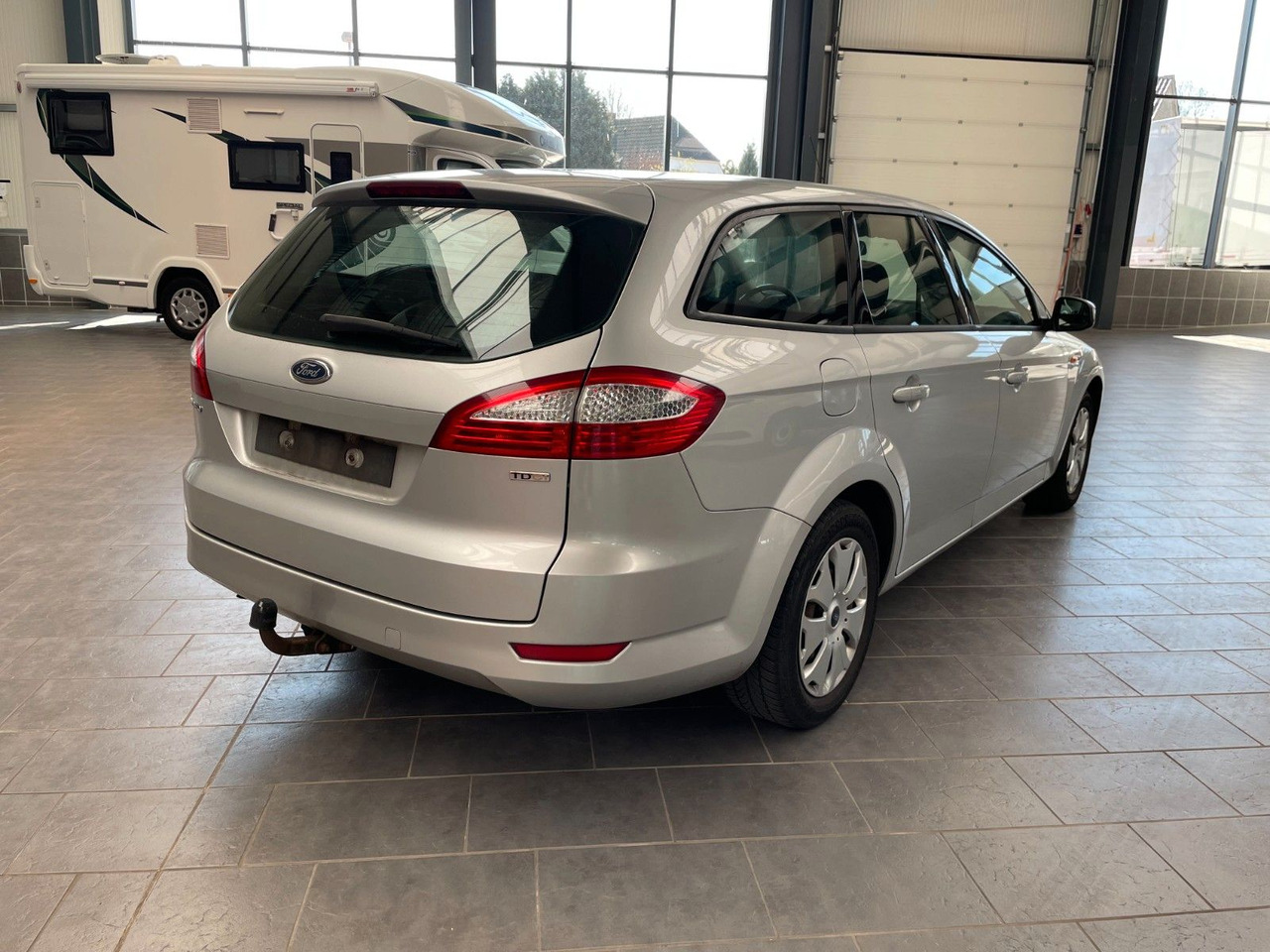 Ford Mondeo Turnier Trend / AHK / 8-fach Bereift - PKW: das Bild 3 Ford Mondeo Turnier Trend / AHK / 8-fach Bereift - PKW: das Bild 3