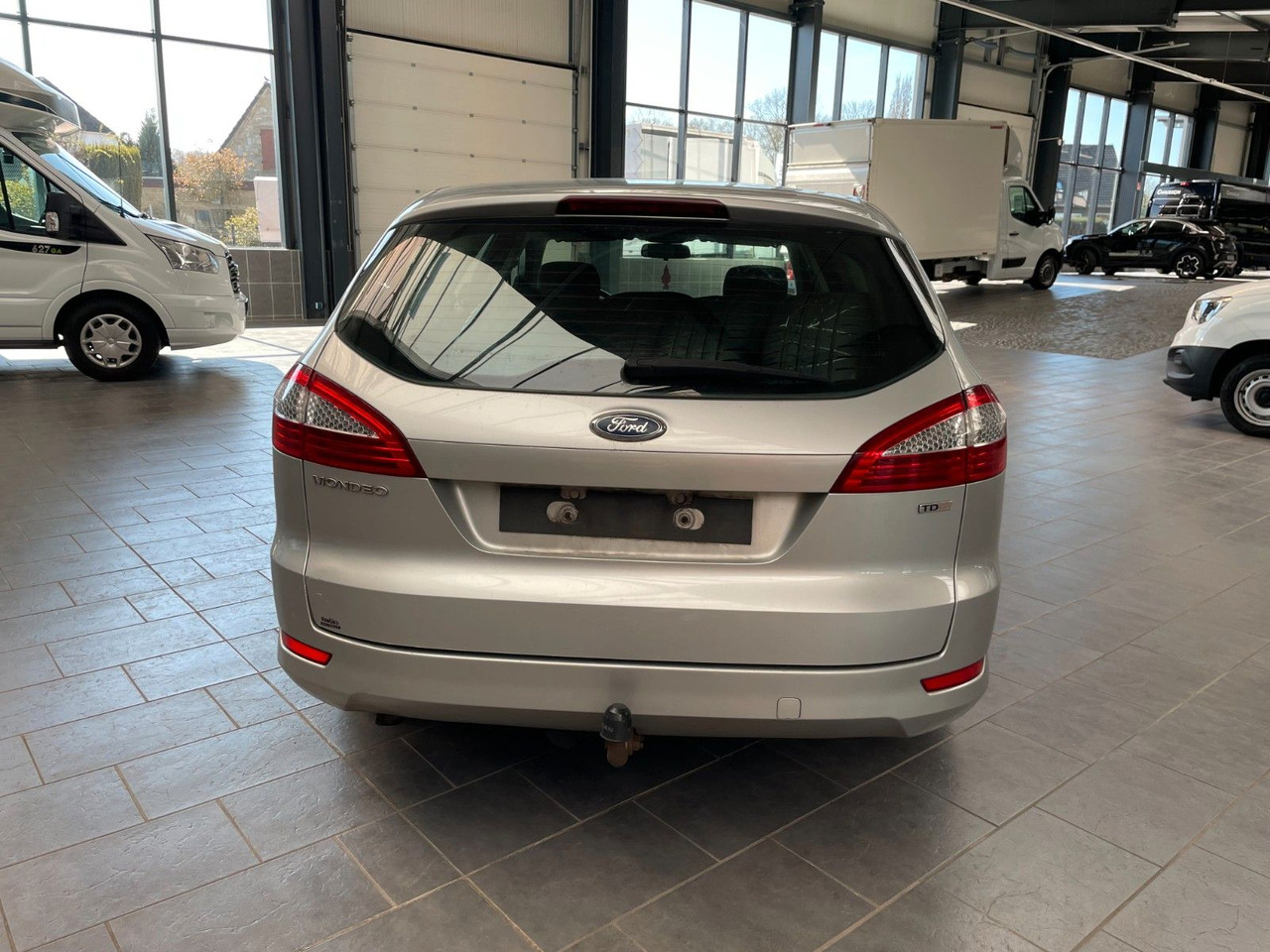 Ford Mondeo Turnier Trend / AHK / 8-fach Bereift - PKW: das Bild 4 Ford Mondeo Turnier Trend / AHK / 8-fach Bereift - PKW: das Bild 4