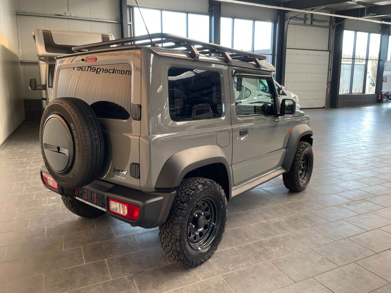 Suzuki Jimny Comfort AllGrip NFZ Dachgepäckträger - SUV/ Geländewagen: das Bild 3 Suzuki Jimny Comfort AllGrip NFZ Dachgepäckträger - SUV/ Geländewagen: das Bild 3