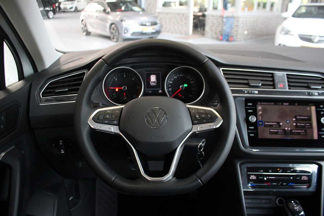 SUV/ Geländewagen Volkswagen Tiguan Life DSG LED Kamera Navi AHK ACC: das Bild 18