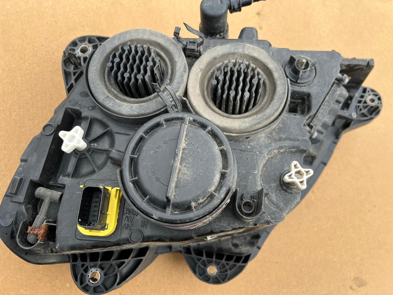 DAF XF106 - Hauptscheinwerfer: das Bild 4 DAF XF106 - Hauptscheinwerfer: das Bild 4