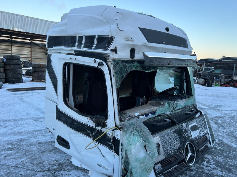 Mercedes-Benz Actros MP4 - Fahrerhaus und Interieur: das Bild 2 Mercedes-Benz Actros MP4 - Fahrerhaus und Interieur: das Bild 2