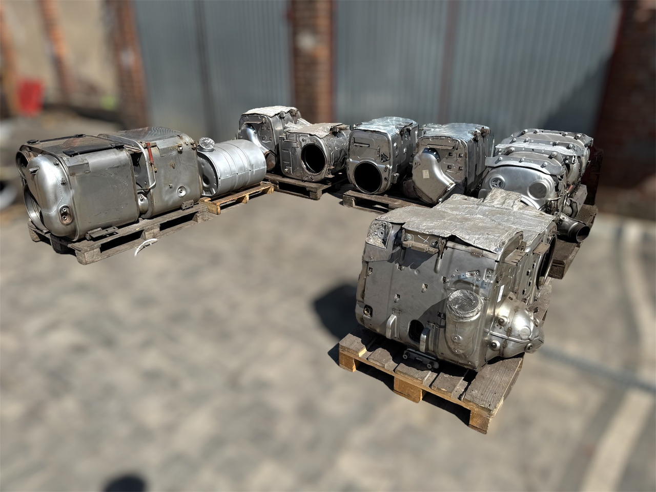 Catalyst exhaust SCR DPF DOC DAF MAN VOLVO SCANIA RENAULT XF 106 XG XG+ TGX TGS FH13 - Fahrzeugkatalysator: das Bild 2 Catalyst exhaust SCR DPF DOC DAF MAN VOLVO SCANIA RENAULT XF 106 XG XG+ TGX TGS FH13 - Fahrzeugkatalysator: das Bild 2