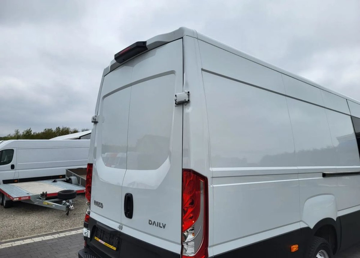 Transporter mit Doppelkabine Iveco Daily Max 7 -osobowe: das Bild 10