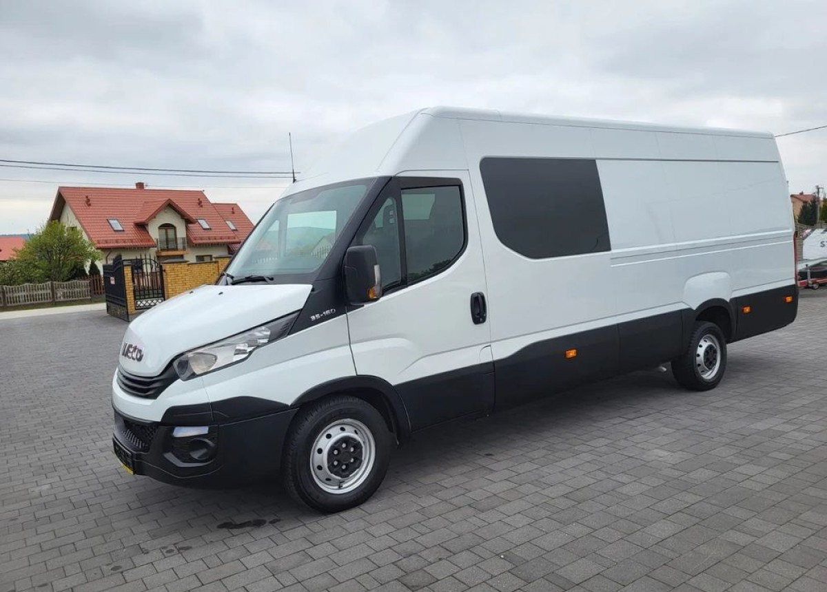 Transporter mit Doppelkabine Iveco Daily Max 7 -osobowe: das Bild 18