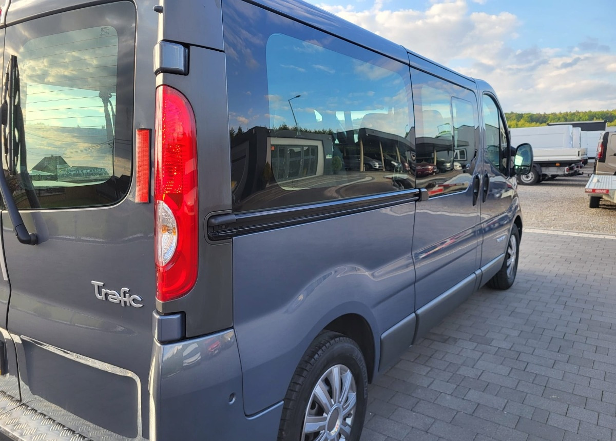 Renault Trafic 9 -osobowy Salon Polska I właściciel Bezwypadkowy Lakier - Kleinbus, Personentransporter: das Bild 3 Renault Trafic 9 -osobowy Salon Polska I właściciel Bezwypadkowy Lakier - Kleinbus, Personentransporter: das Bild 3