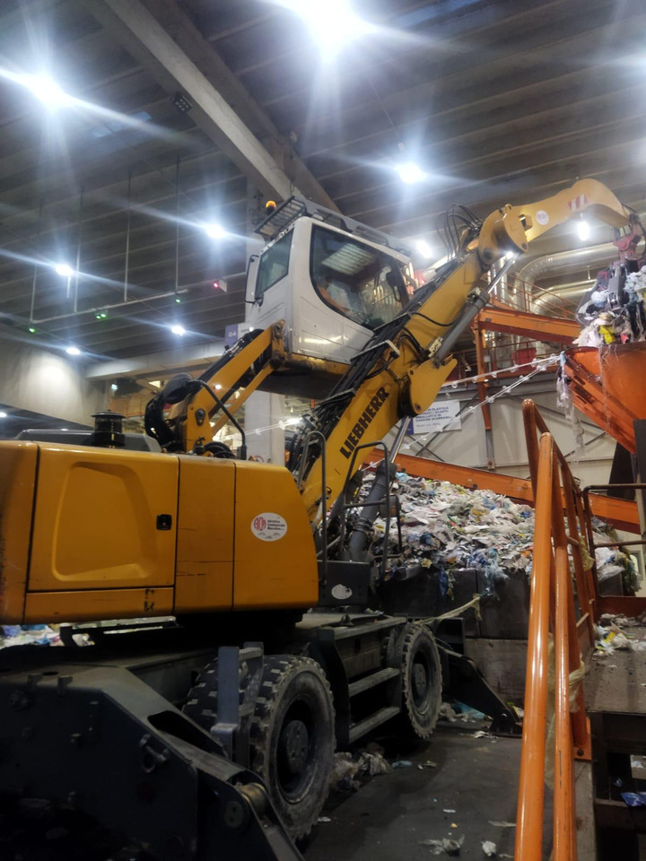 Liebherr LH22 M Litronic - Umschlagbagger: das Bild 1 Liebherr LH22 M Litronic - Umschlagbagger: das Bild 1
