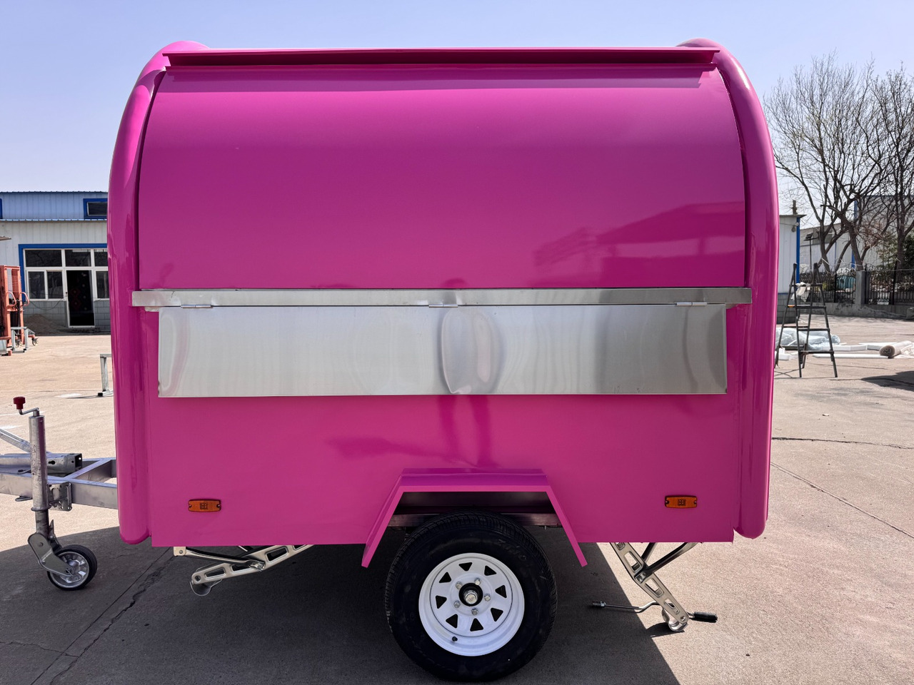Deli Star Trailers EasyGo 230 Light - EU standards - Verkaufsanhänger: das Bild 5 Deli Star Trailers EasyGo 230 Light - EU standards - Verkaufsanhänger: das Bild 5