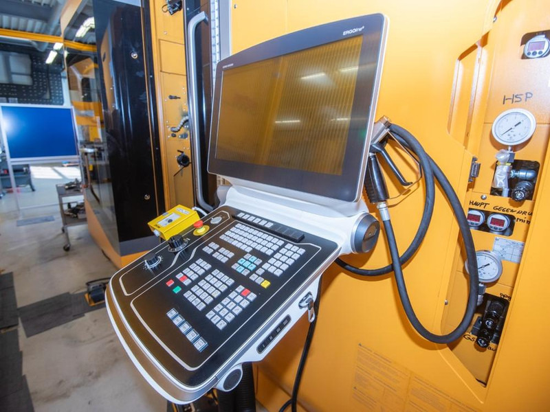 DMG Mori NTX 1000 - Metallbearbeitungsmaschine: das Bild 2 DMG Mori NTX 1000 - Metallbearbeitungsmaschine: das Bild 2