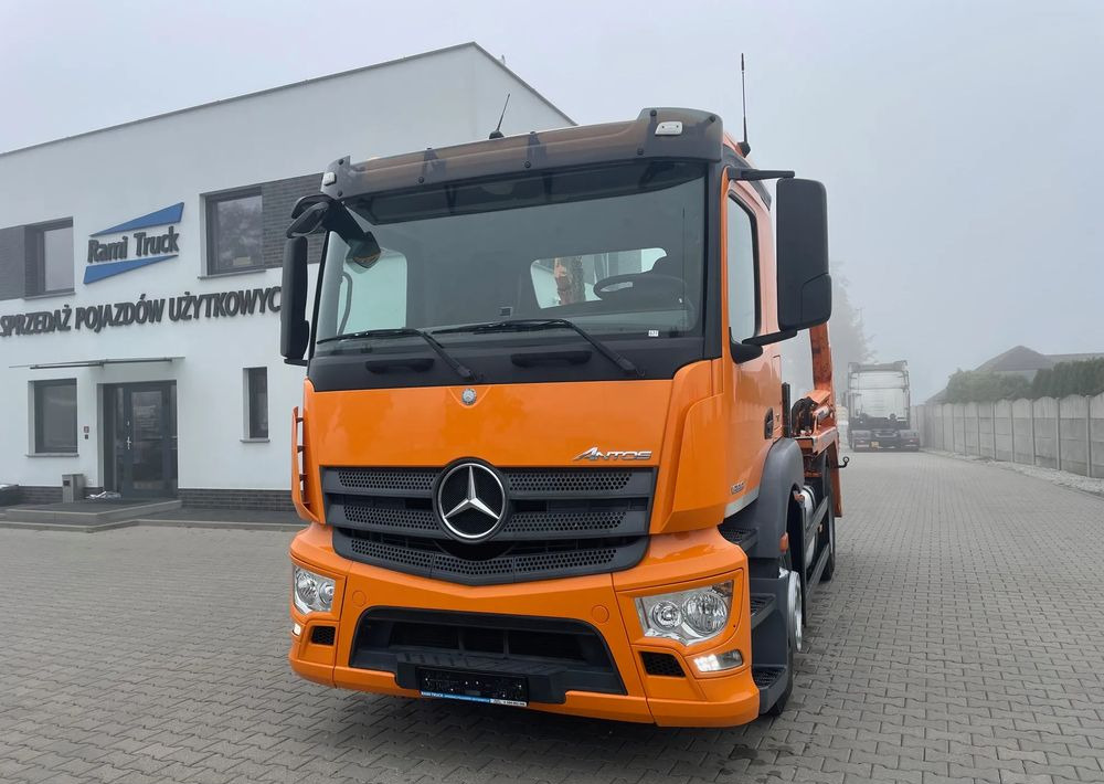 Mercedes-Benz ANTOS 1833 BRAMOWIEC, MILLER - Andere Technik: das Bild 5 Mercedes-Benz ANTOS 1833 BRAMOWIEC, MILLER - Andere Technik: das Bild 5