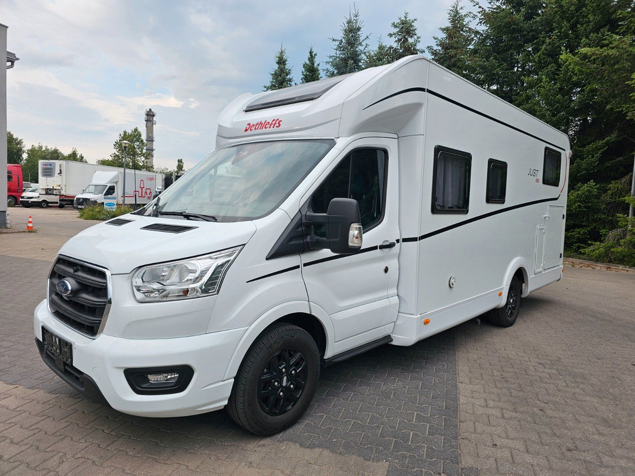 Dethleffs JUST GO T7055 EB Winter 4xBett Elektr.Hubbet - Teilintegriertes Wohnmobil: das Bild 2 Dethleffs JUST GO T7055 EB Winter 4xBett Elektr.Hubbet - Teilintegriertes Wohnmobil: das Bild 2