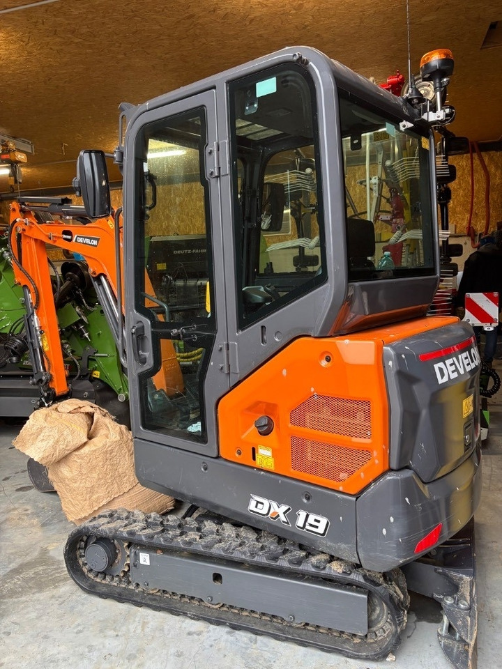 Develon DX 19 Z-7 - Minibagger: das Bild 2 Develon DX 19 Z-7 - Minibagger: das Bild 2