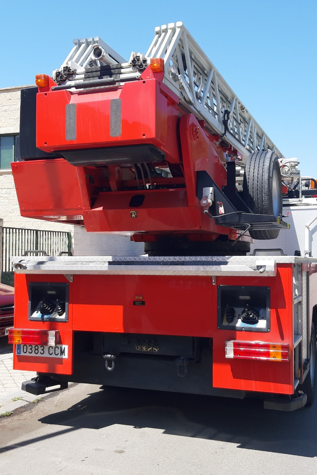 MERCEDES-BENZ 1528F MAGIRUS DLK 23-12 - Feuerwehrfahrzeug: das Bild 2 MERCEDES-BENZ 1528F MAGIRUS DLK 23-12 - Feuerwehrfahrzeug: das Bild 2