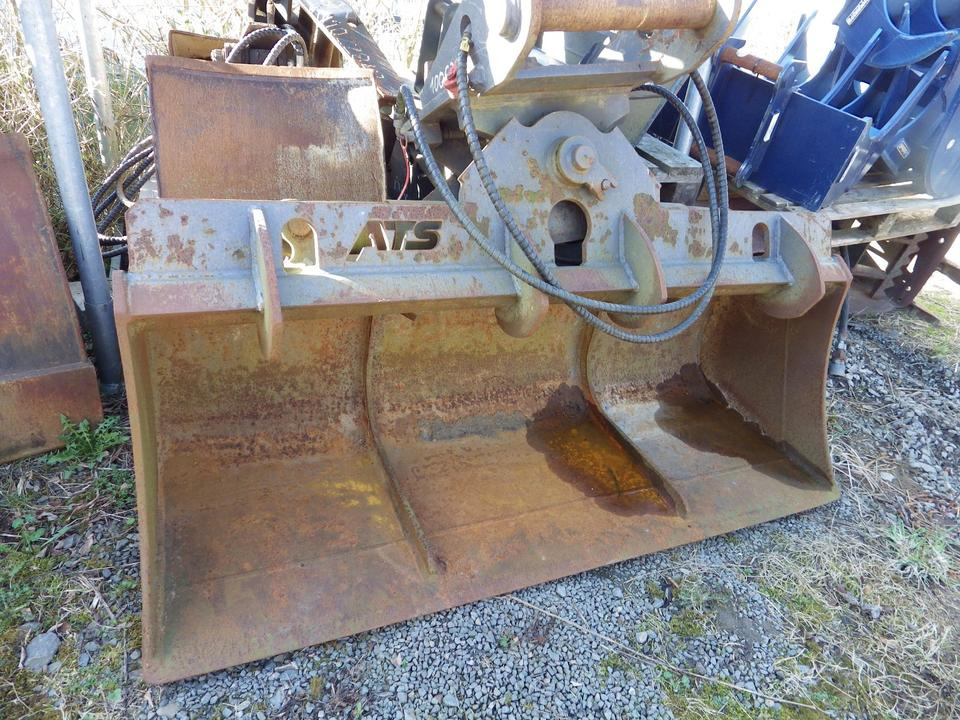 Schwenkbarer Grabenräumlöffel 1800 mm MS10 Bj 2022 - Baggerschaufel für Baumaschine: das Bild 1 Schwenkbarer Grabenräumlöffel 1800 mm MS10 Bj 2022 - Baggerschaufel für Baumaschine: das Bild 1