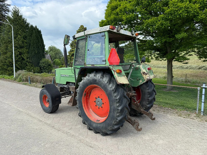 Fendt FARMER 306 LS 4X2 - Traktor: das Bild 3 Fendt FARMER 306 LS 4X2 - Traktor: das Bild 3