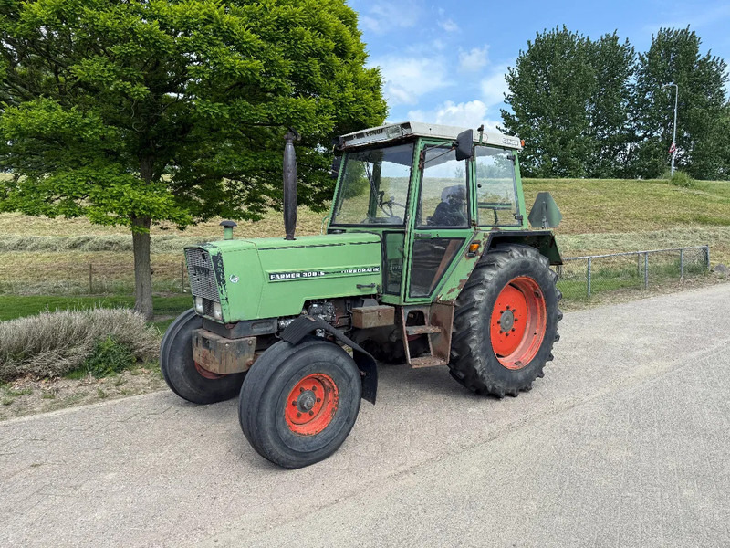 Fendt FARMER 306 LS 4X2 - Traktor: das Bild 1 Fendt FARMER 306 LS 4X2 - Traktor: das Bild 1