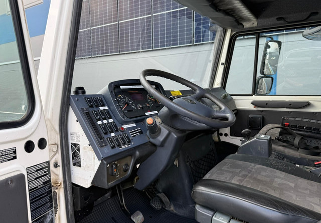 Pritsche LKW, Autokran Mercedes-BenzUnimog U5000 + Hiab 099 E-4: das Bild 13