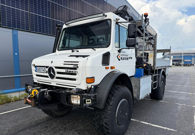 Pritsche LKW, Autokran Mercedes-BenzUnimog U5000 + Hiab 099 E-4: das Bild 11