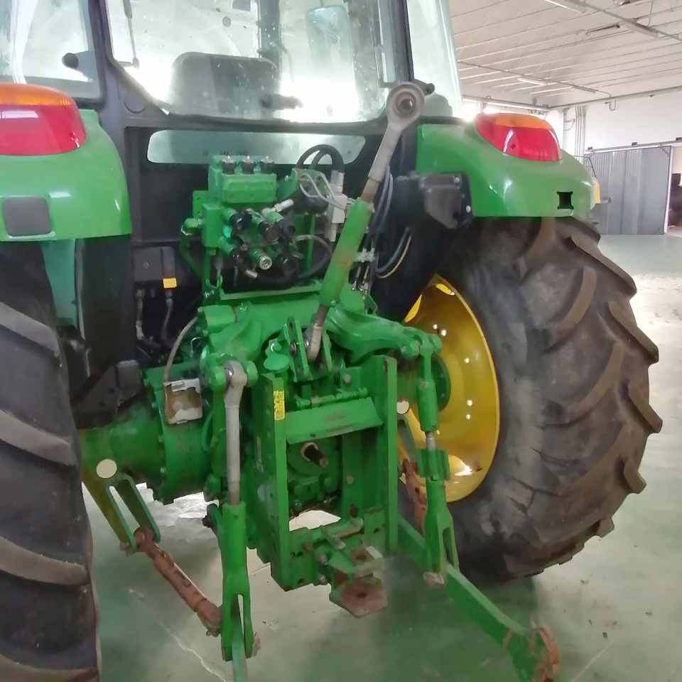 JOHN DEERE 5070 M - Traktor: das Bild 2 JOHN DEERE 5070 M - Traktor: das Bild 2