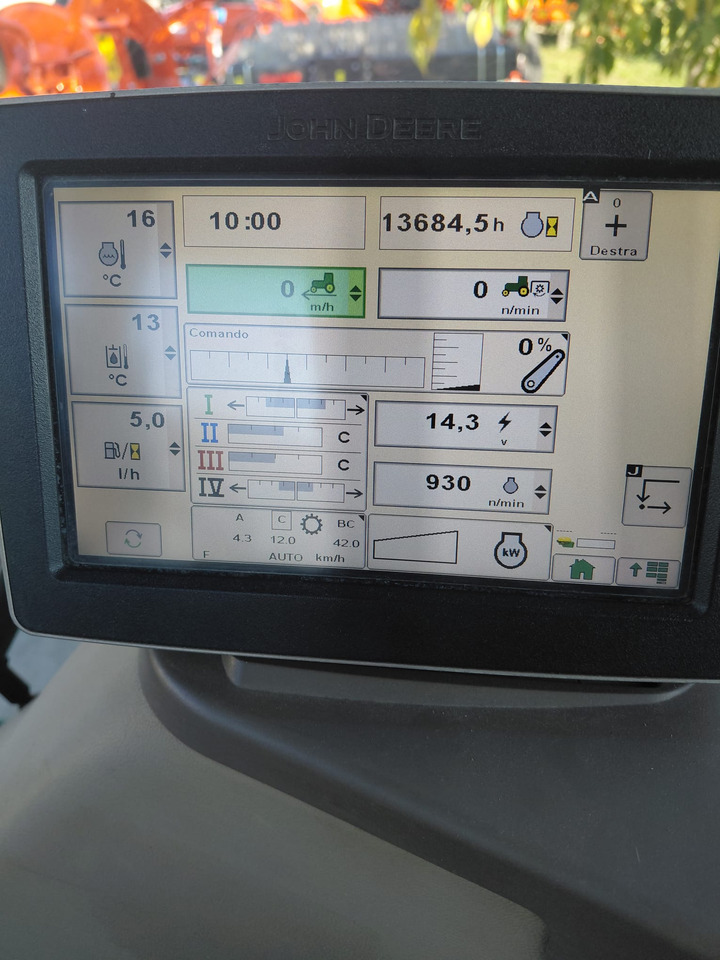 JOHN DEERE 6210R - Traktor: das Bild 5 JOHN DEERE 6210R - Traktor: das Bild 5