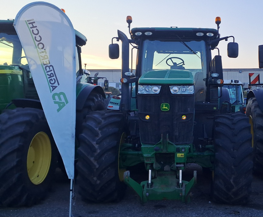 JOHN DEERE 7230R - Traktor: das Bild 2 JOHN DEERE 7230R - Traktor: das Bild 2