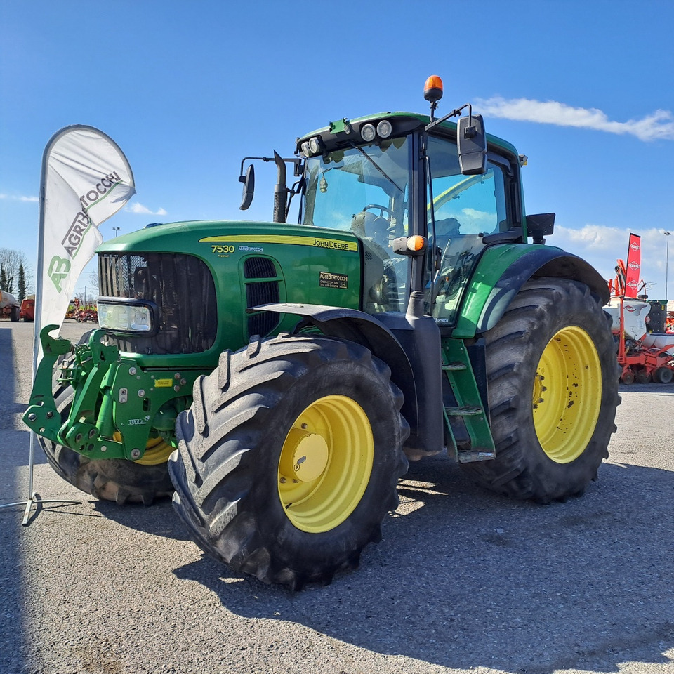 JOHN DEERE 7530 PREMIUM - Traktor: das Bild 1 JOHN DEERE 7530 PREMIUM - Traktor: das Bild 1