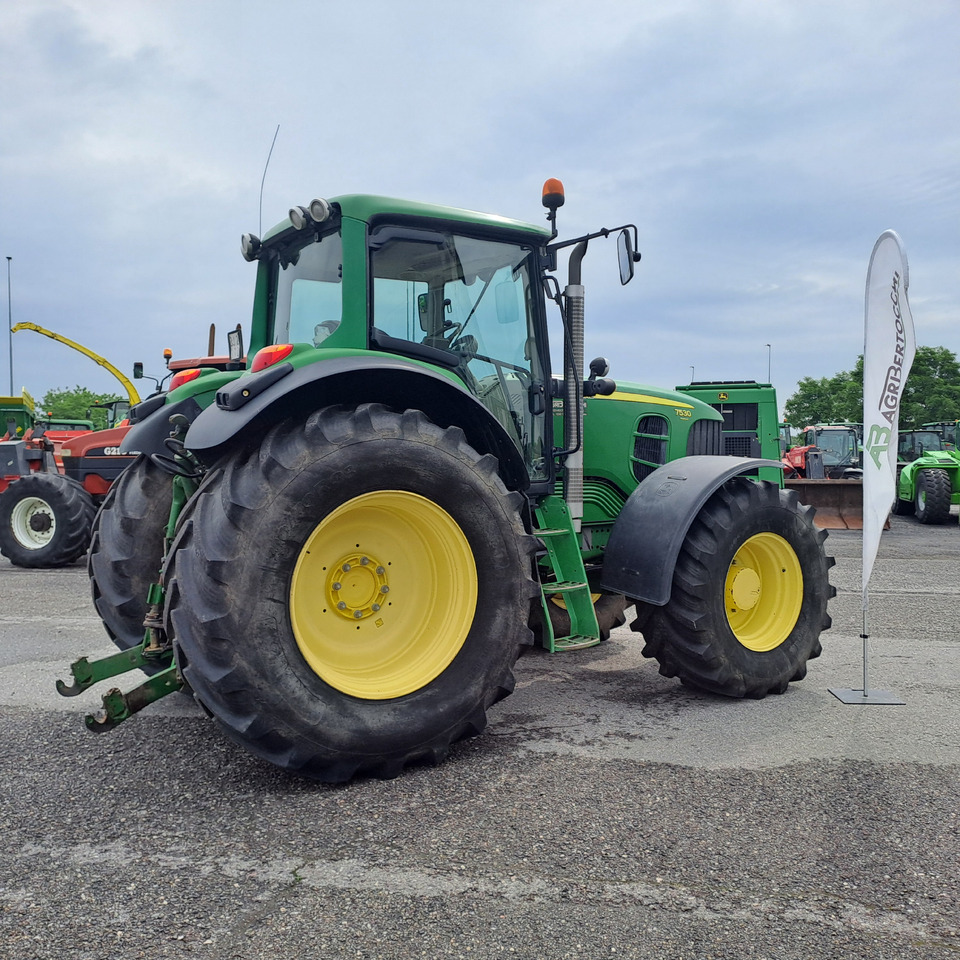 JOHN DEERE 7530 PREMIUM - Traktor: das Bild 2 JOHN DEERE 7530 PREMIUM - Traktor: das Bild 2