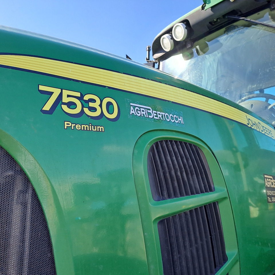 JOHN DEERE 7530 PREMIUM - Traktor: das Bild 4 JOHN DEERE 7530 PREMIUM - Traktor: das Bild 4