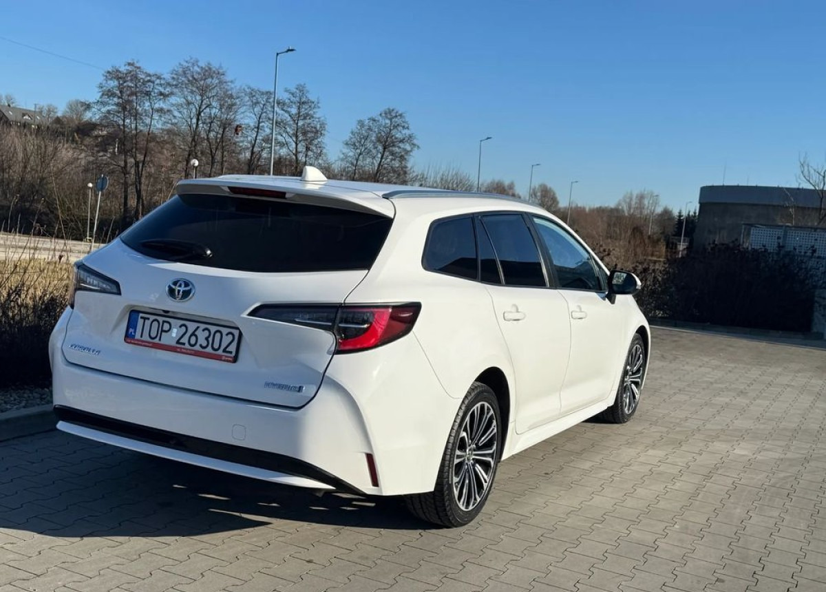Toyota Corolla 1.8 Hybrid Active Niski przebieg LED FV23 W SUPER STANIE - Kombi: das Bild 2 Toyota Corolla 1.8 Hybrid Active Niski przebieg LED FV23 W SUPER STANIE - Kombi: das Bild 2
