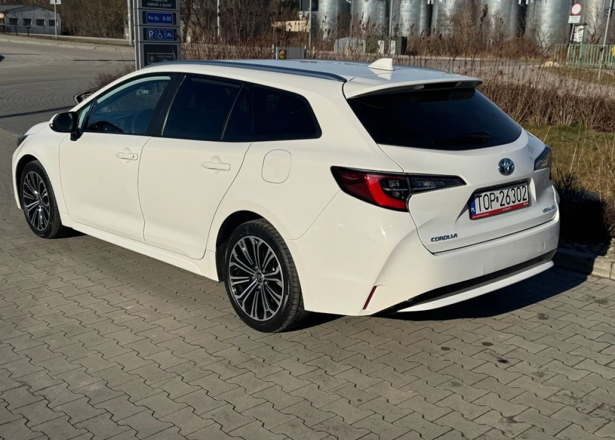 Toyota Corolla 1.8 Hybrid Active Niski przebieg LED FV23 W SUPER STANIE - Kombi: das Bild 4 Toyota Corolla 1.8 Hybrid Active Niski przebieg LED FV23 W SUPER STANIE - Kombi: das Bild 4