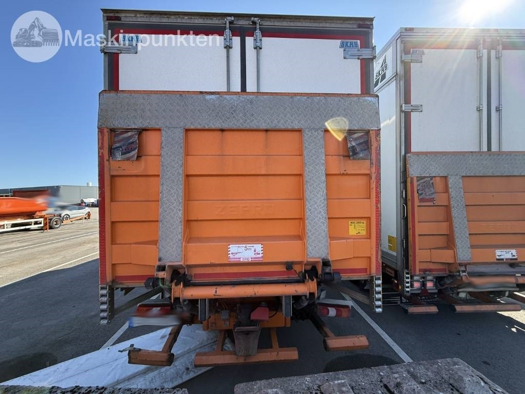 Mercedes-Benz Actros 2551 - Kühlkoffer LKW: das Bild 5 Mercedes-Benz Actros 2551 - Kühlkoffer LKW: das Bild 5