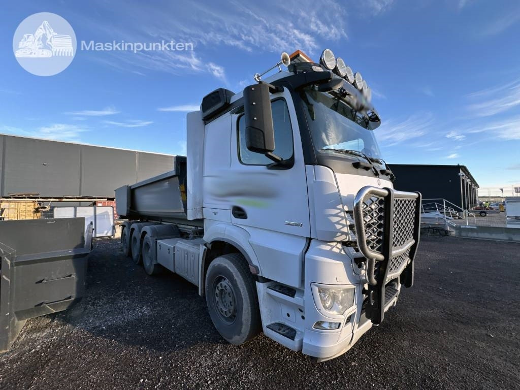 Mercedes-Benz Arocs 3251 - Abrollkipper: das Bild 3 Mercedes-Benz Arocs 3251 - Abrollkipper: das Bild 3